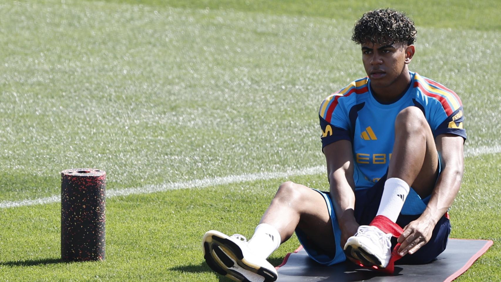 Lamine Yamal realiza trabajo físico en un entrenamiento de la selección española