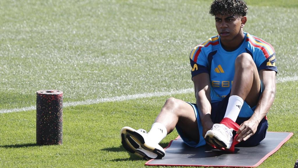 Lamine Yamal realiza trabajo físico en un entrenamiento de la selección española
