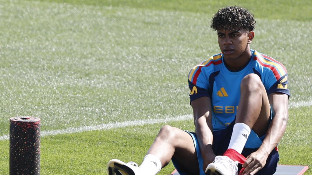 Lamine Yamal realiza trabajo físico en un entrenamiento de la selección española