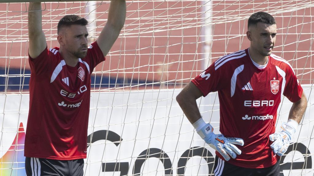 Unai Simón i Joan García, en un entrenament de la selecció espanyola