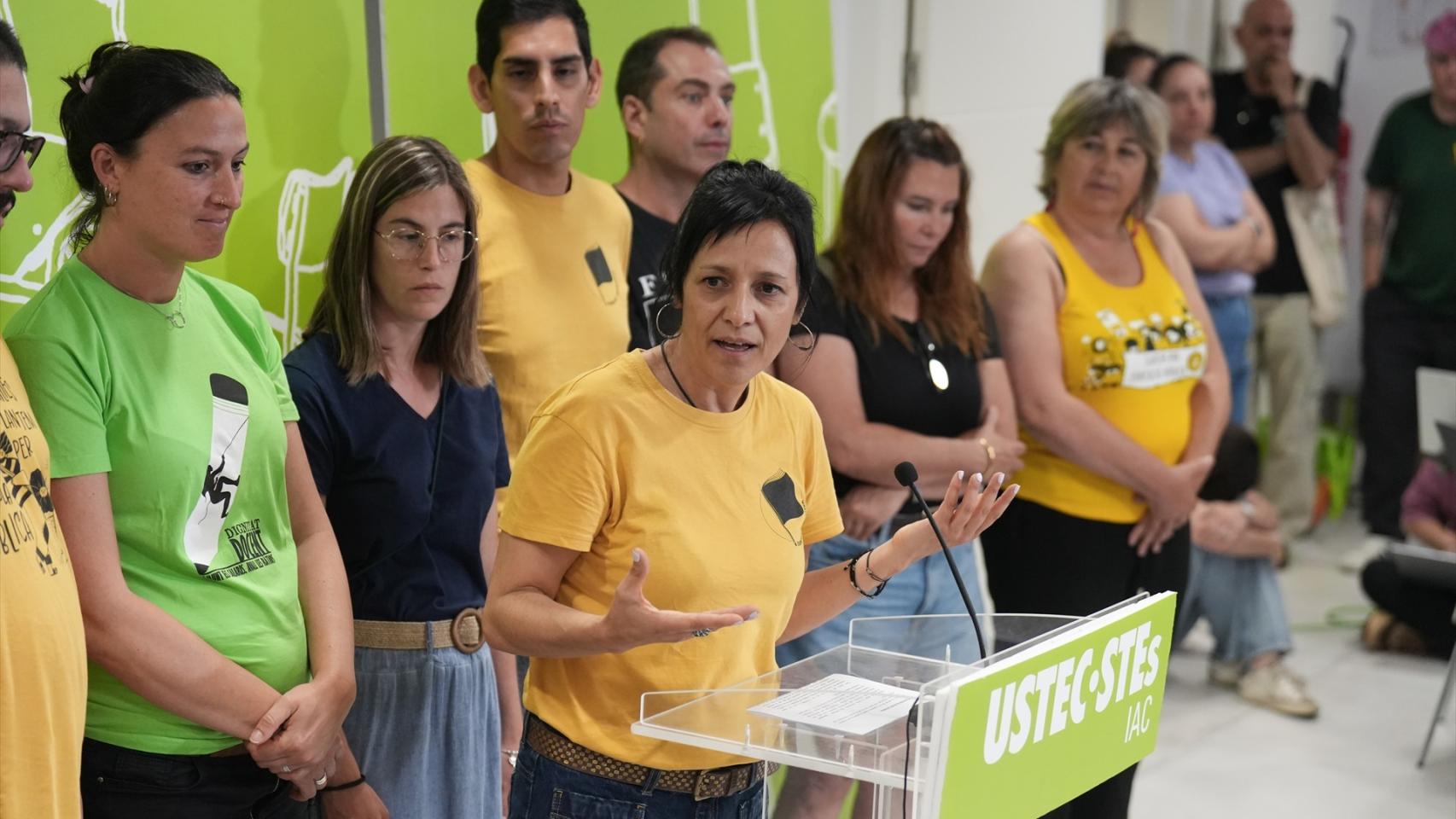 La portavoz de USTEC, Iolanda Segura, durante una rueda de prensa, a 4 de junio de 2026, en Barcelona, Cataluña (España)