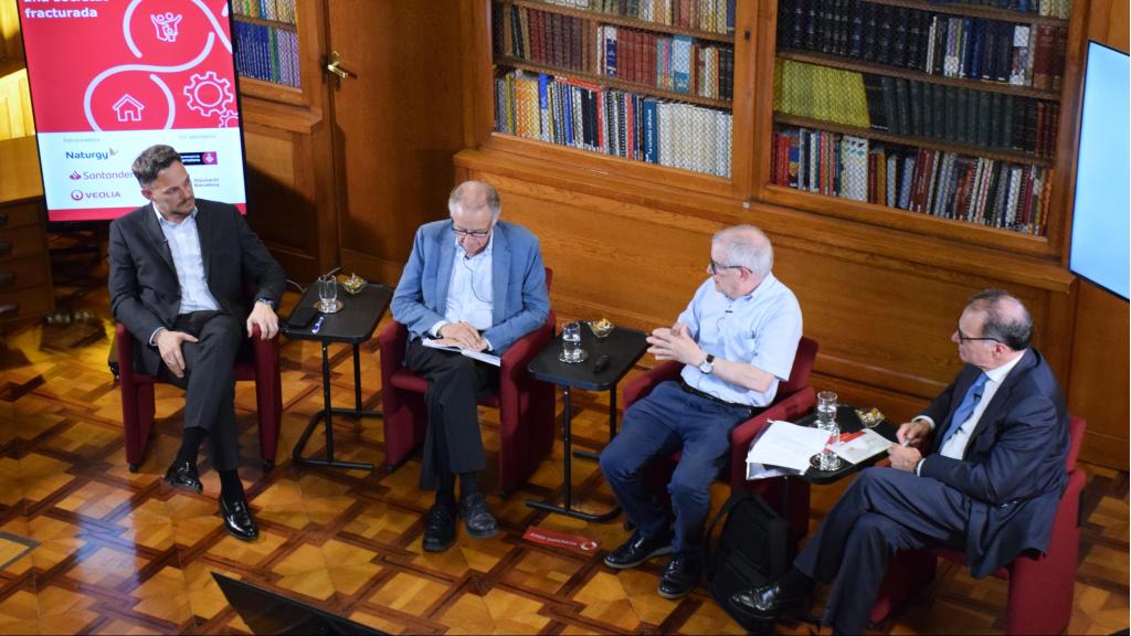 Felipe Campos, Josep Ramoneda, Josep Moya y Jordi Alberich en la biblioteca del Foment del Treball