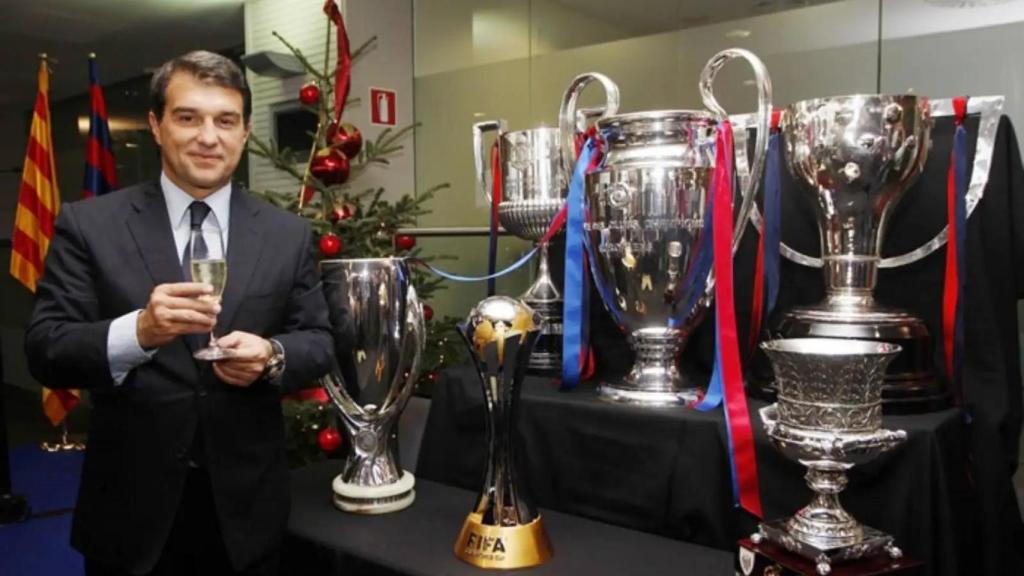 Joan Laporta, con los seis trofeos del histórico 'sextete' de 2009