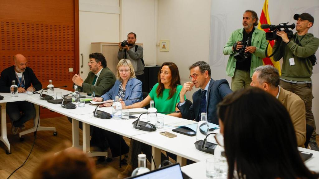 La consellera d'Educació i Formació Professional, Esther Niubó, es reuneix amb els sindicats a la Mesa Sectorial d'Educació, a 14 de maig de 2026