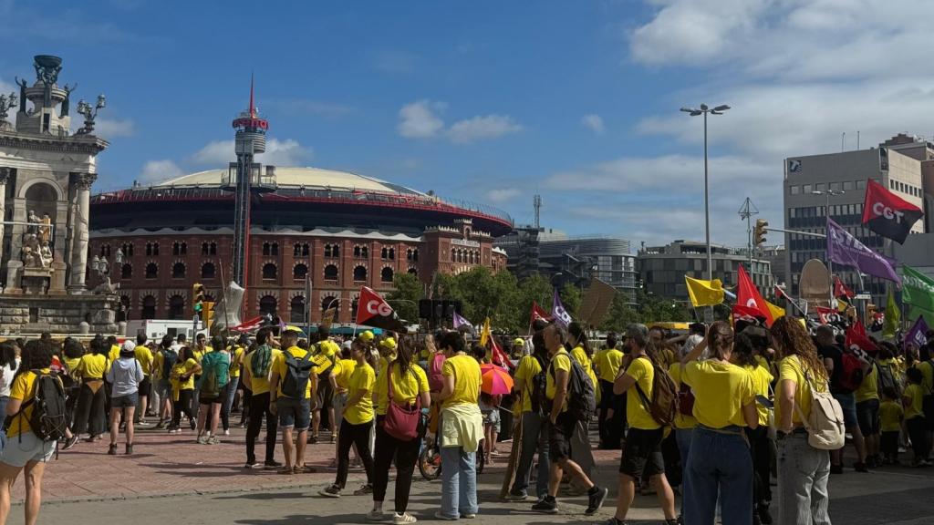 Docentes en la plaza Espanya de Barcelona este viernes