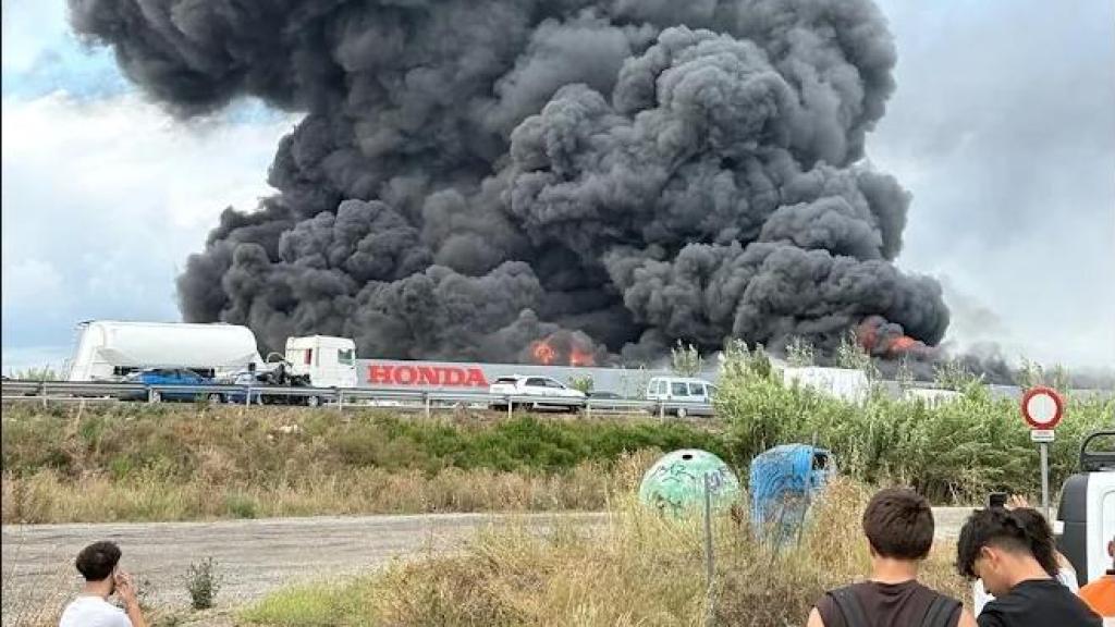 Incendio de la nave de Honda en Santa Perpètua de Mogoda