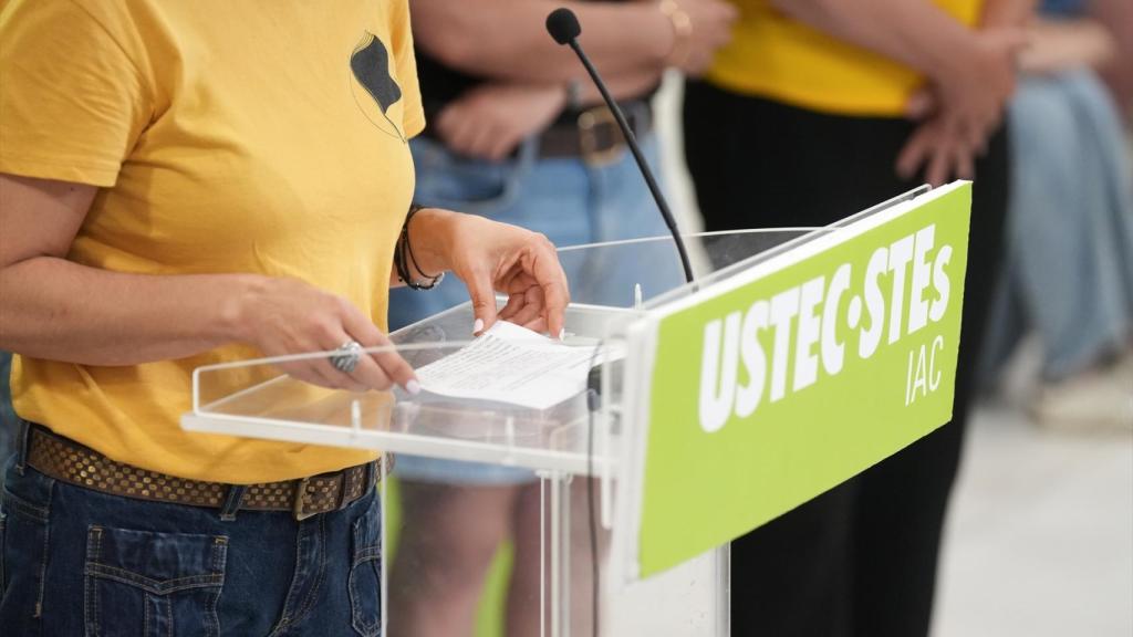 La portaveu d'USTEC, Iolanda Segura, durant una roda de premsa, el 4 de juny de 2026, a Barcelona