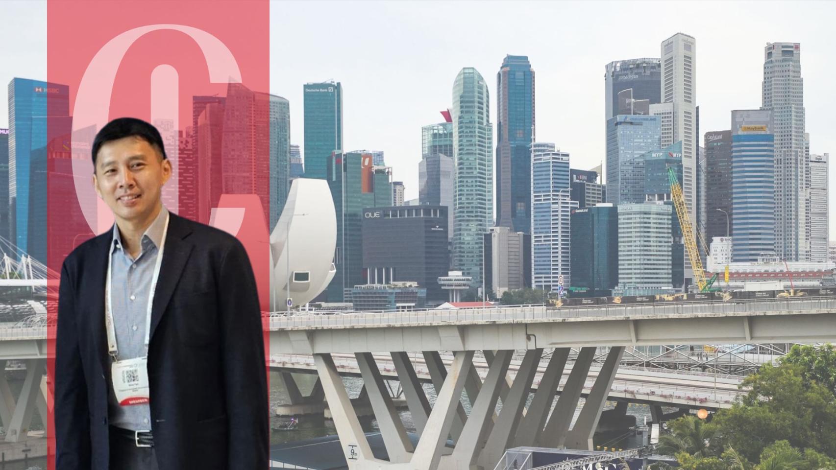 Dino Tan y una vista de Singapur