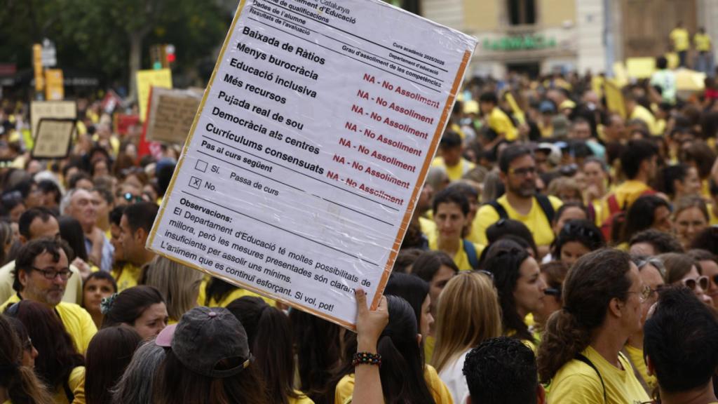 Docentes de Cataluña, durante la jornada de huelga general de enseñanza del 5 de julio de 2026, en Barcelona