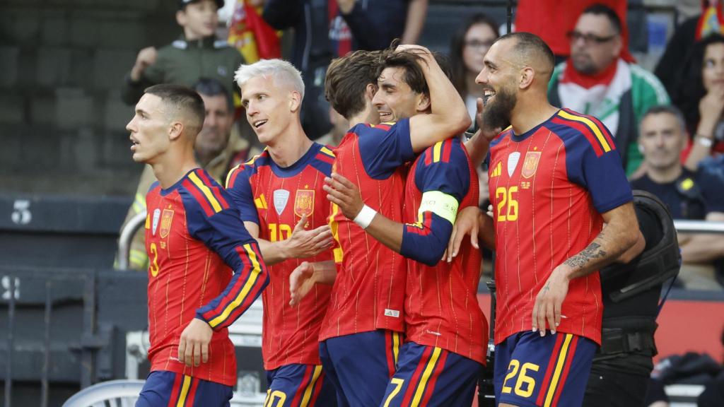 La selección española celebra el gol de Ferran Torres en el amistoso contra Irak