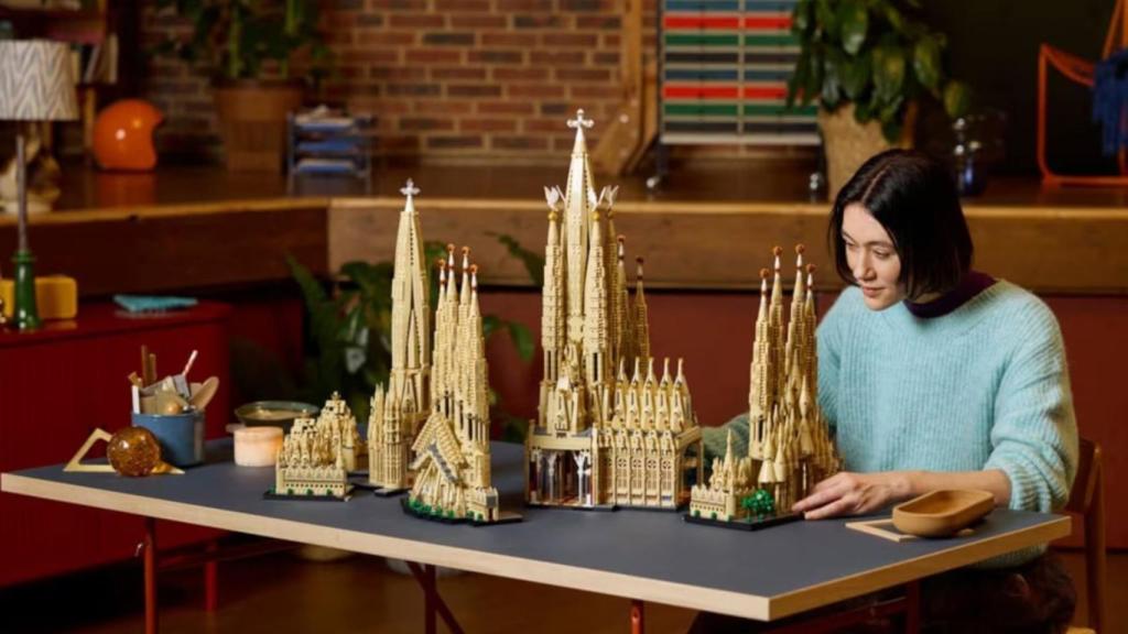Construcción de la maqueta de la Sagrada Familia de Lego