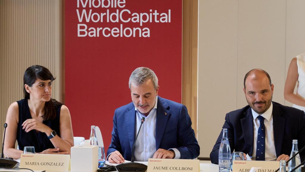 El alcalde Jaume Collboni y el 'conseller' Albert Dalmau, en el nombramiento de la nueva directora general de la MWCapital Barcelona