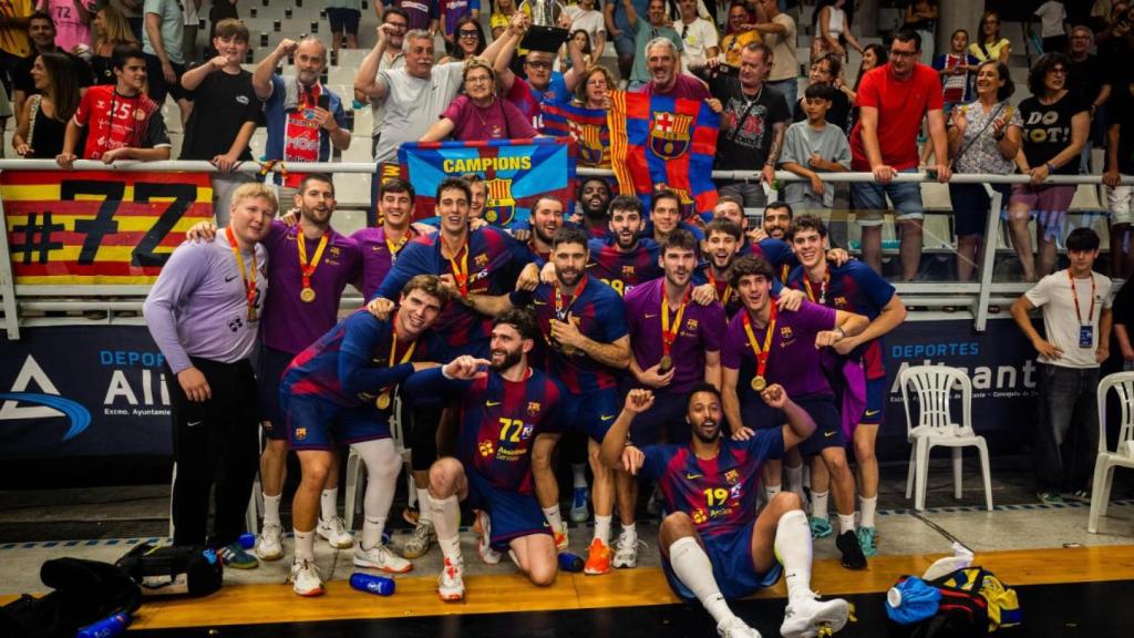 Los jugadores del Barça de balonmano celebran el título de la Copa del Rey