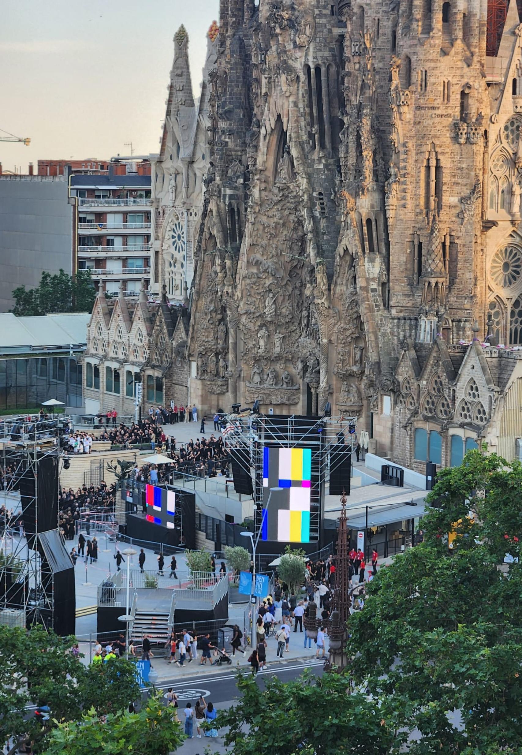 La Sagrada Familia se prepara para recibir al papa León XIV