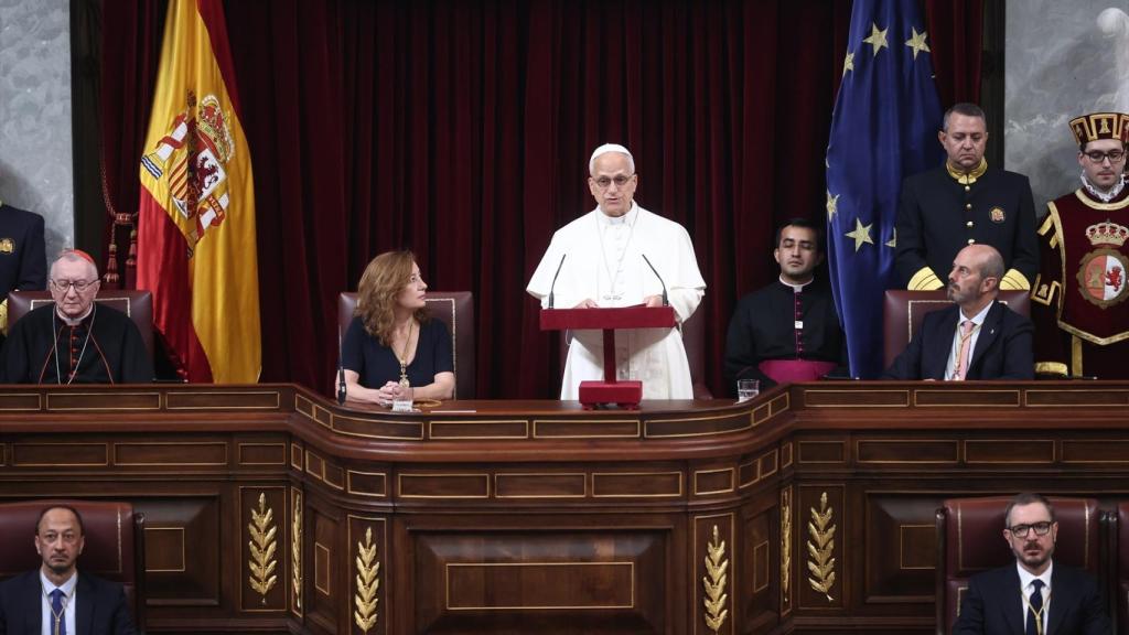 La presidenta del Congrés, Francina Armengol; el Papa Lleó XIV, i el president del Senat, Pedro Rollán, durant una visita del Pontífex al Congrés dels Diputats, el 8 de juny de 2026, a Madrid (Espanya)