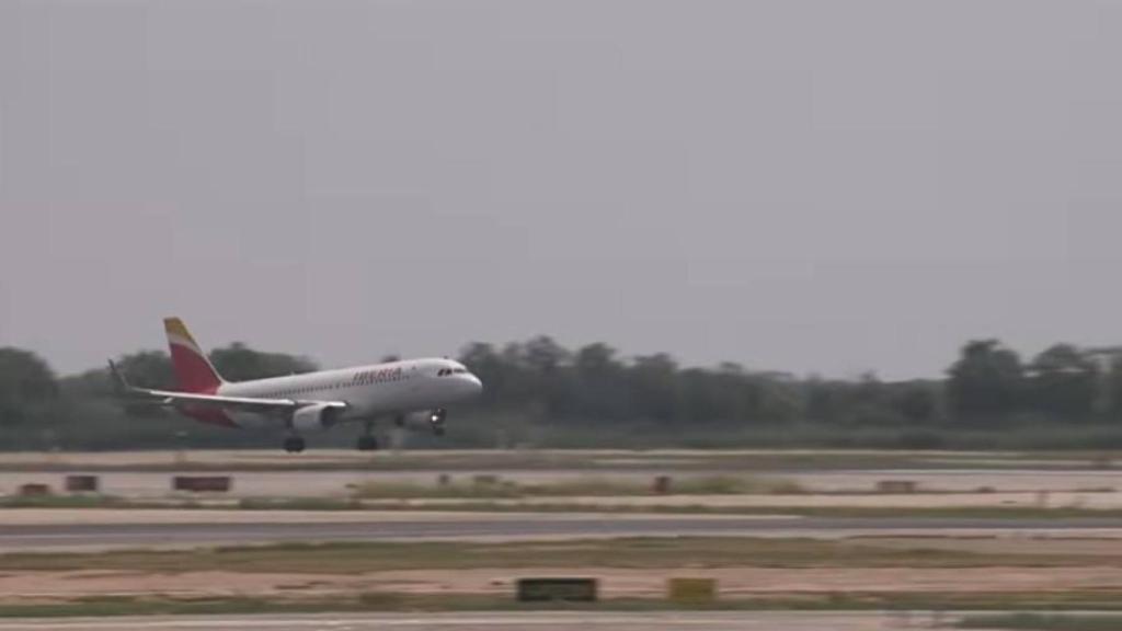 El avión del papa León XIV aterriza en el aeropuerto de Barcelona a las 12.45 horas