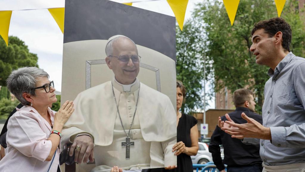 El primer denunciant del cas d'abusos de Montserrat i portaveu del moviment 'Reparació Integral Ja', Miguel Hurtado, durant una protesta a l'exterior de la Nunciatura Apostòlica