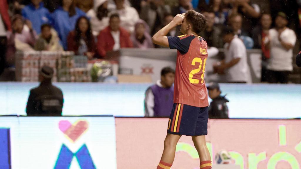 Pedri celebra su gol en el España-Perú