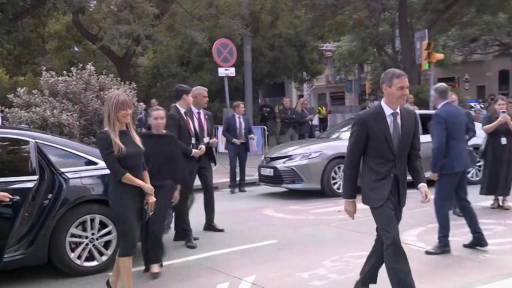 Llegada de autoridades a la Sagrada Familia durante la visita del Papa a Barcelona