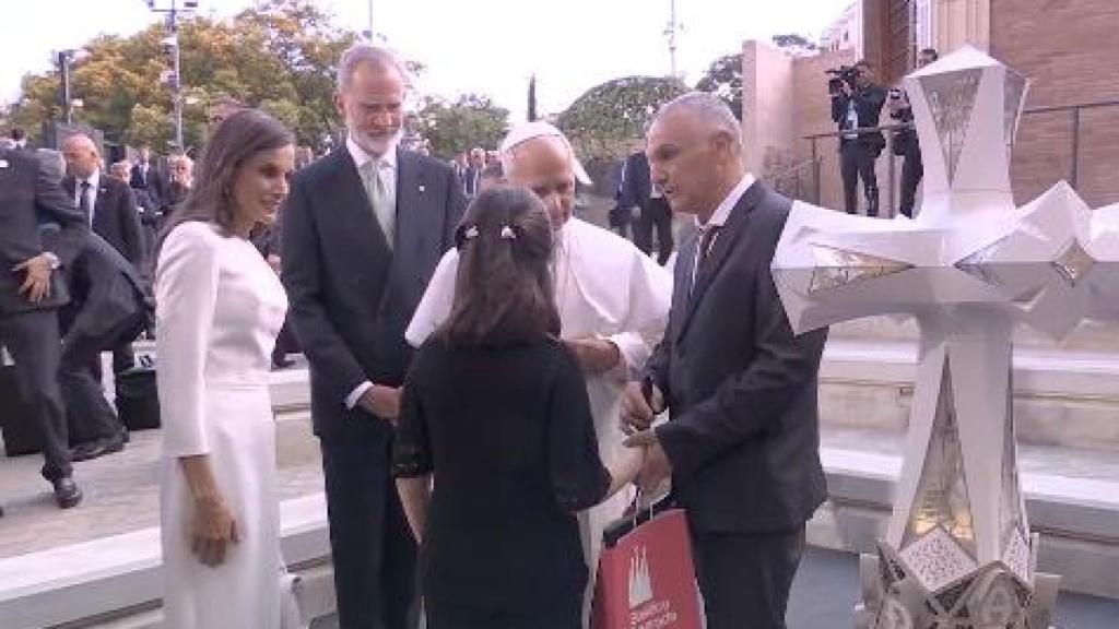 Los Reyes de España y el Papa León XIV, a su llegada a la Sagrada Familia