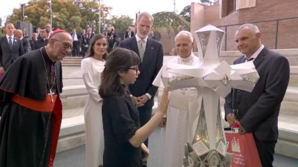 Llegada de los Reyes y el Papa León XIV a la Sagrada Familia