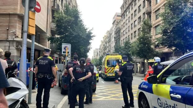 Diferents agents, al lloc del crim del carrer Balmes