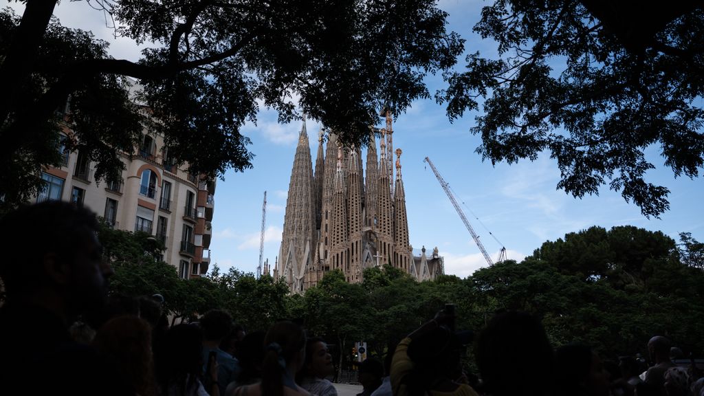 Imatge de la Sagrada Família abans de l'eucaristia amb el Sant Pare