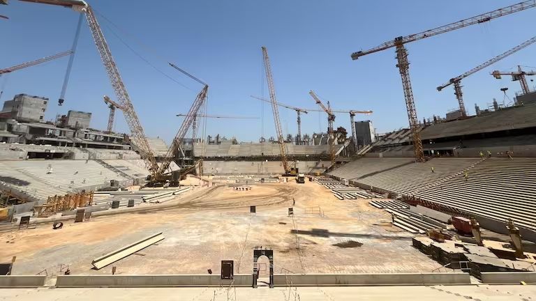 Una imatge de les obres de l'Estadi Hassan II