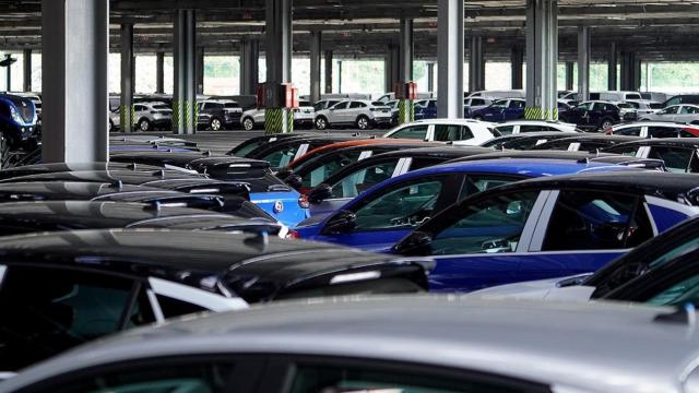 Coches en el puerto de Pasaia / Europa Press