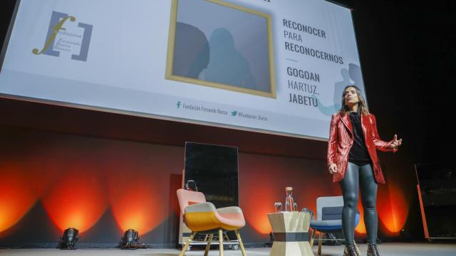 Sara Buesa durante el In Memorian celebrado este mircoles en Vitoria. / Efe
