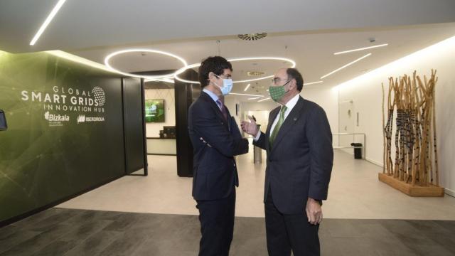 El presidente de Iberdrola junto al diputado general de Bizkaia./ CV