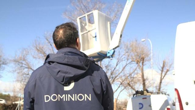 Trabajador de Dominion. / Dominion