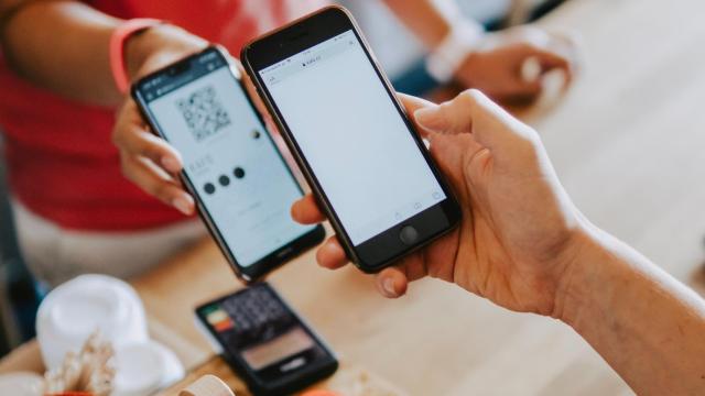 Pagar con TicketBai es una realidad en muchos comercios vascos. / David Dvoek (Unsplash)