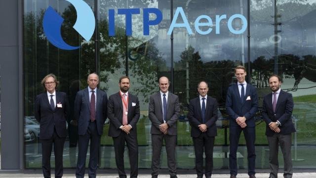 De izquierda a derecha, Ibon Aperribay, Presidente de SAPA; Ian Davis, Presidente de Rolls-Royce; Ivano Sessa, Bain Capital Management Director; Carlos Alzola, Consejero Director General de ITP Aero; Warren East, Consejero Delegado de Rolls-Royce; Tobias