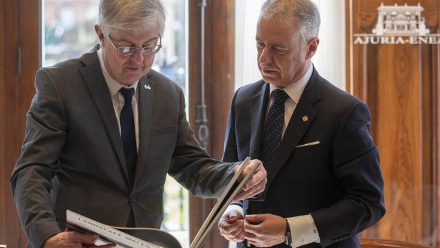 El ministro principal de Gales, Mark Drakeford, en su reunin de este mircoles con el lehendakari, Iigo Urkullu, en el palacio Ajuria Enea / EFE