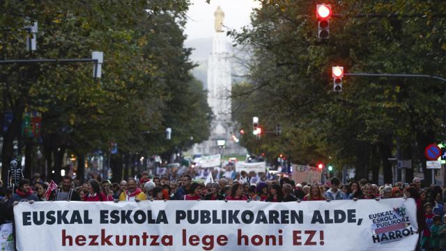 Cabecera de la manifestacin de este sbado en Bilbao contra la Ley de Educacin. / EFE