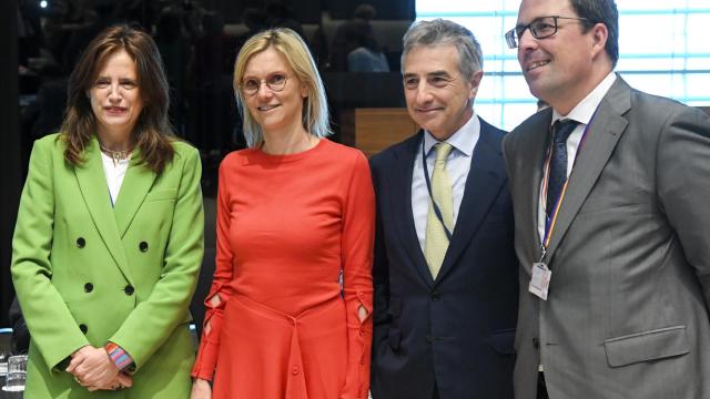 El exsecretario de Industria, Ral Blanco (dcha), junto a la ministra francesa de Transicin Energtica, Agns Pannier-Runacher, durante una reunin del Consejo de Competitividad / Unin Europea