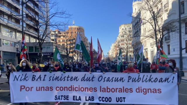 Imagen de una manifestacin por la atencin primaria de Osakidetza.