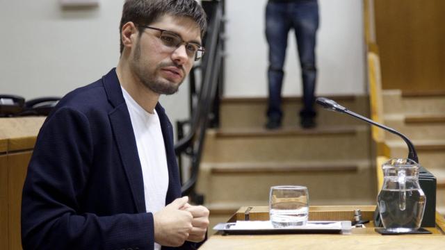 Lander Martnez en el Parlamento vasco durante su etapa como secretario general de Podemos Euskadi / Europa Press