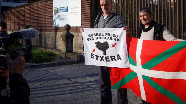 El expreso de ETA Xabier Atristain a su salida de la prisin de Martutene. / EFE