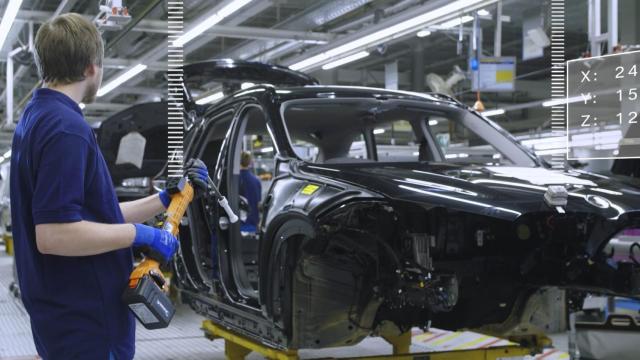 Montaje de vehculos en una factora de BMW, uno de los grandes clientes de Loramendi / EP
