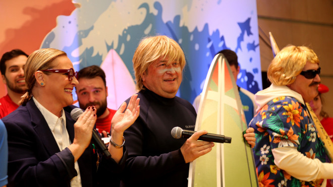 Andoni Ortuzar con peluca rubia en el carnaval del PNV. 