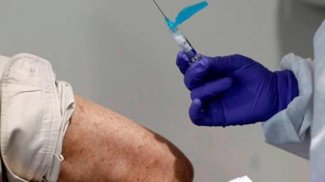 Vacunacin contra la covid-19 / EFE