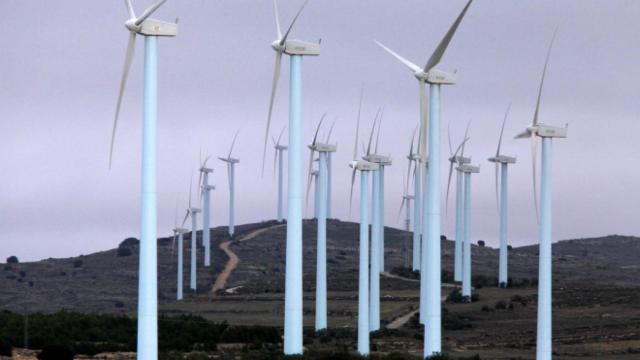 Aerogeneradores en el monte