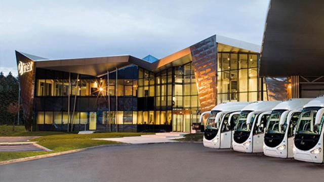 Fachada de una de las plantas de produccin de Irizar. / Irizar e-mobility
