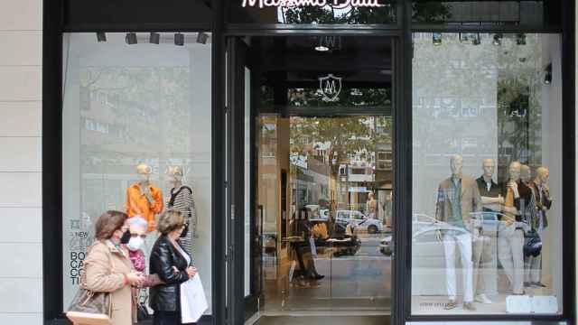 Escaparate de una tienda abierta de Massimo Dutti. / Czaro De Luca / Europa Press