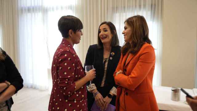 Maider Etxebarria (PSE) Rocío Vitero (EH Bildu) y Garbiñe Ruiz (Elkerrekin Podemos)