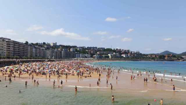 Gente en la playa de San Sebastián