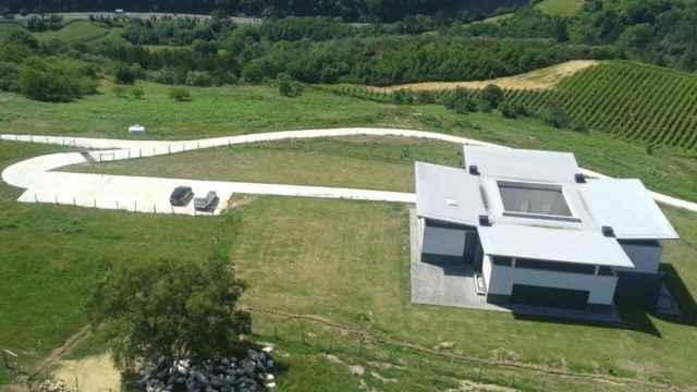 Imagen del casoplón de 11 baños construido en Aia.
