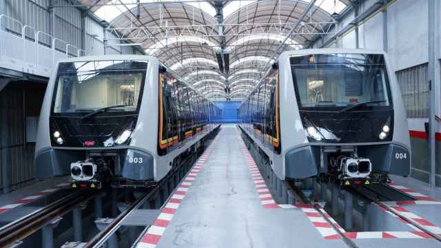 Varios trenes de CAF / CAF